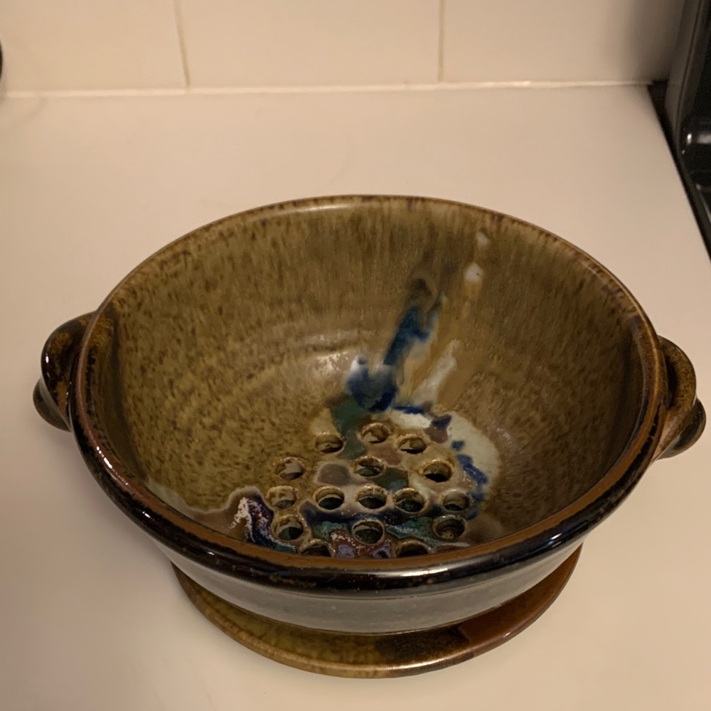 Artisan signed pottery fruit bowl with plate.